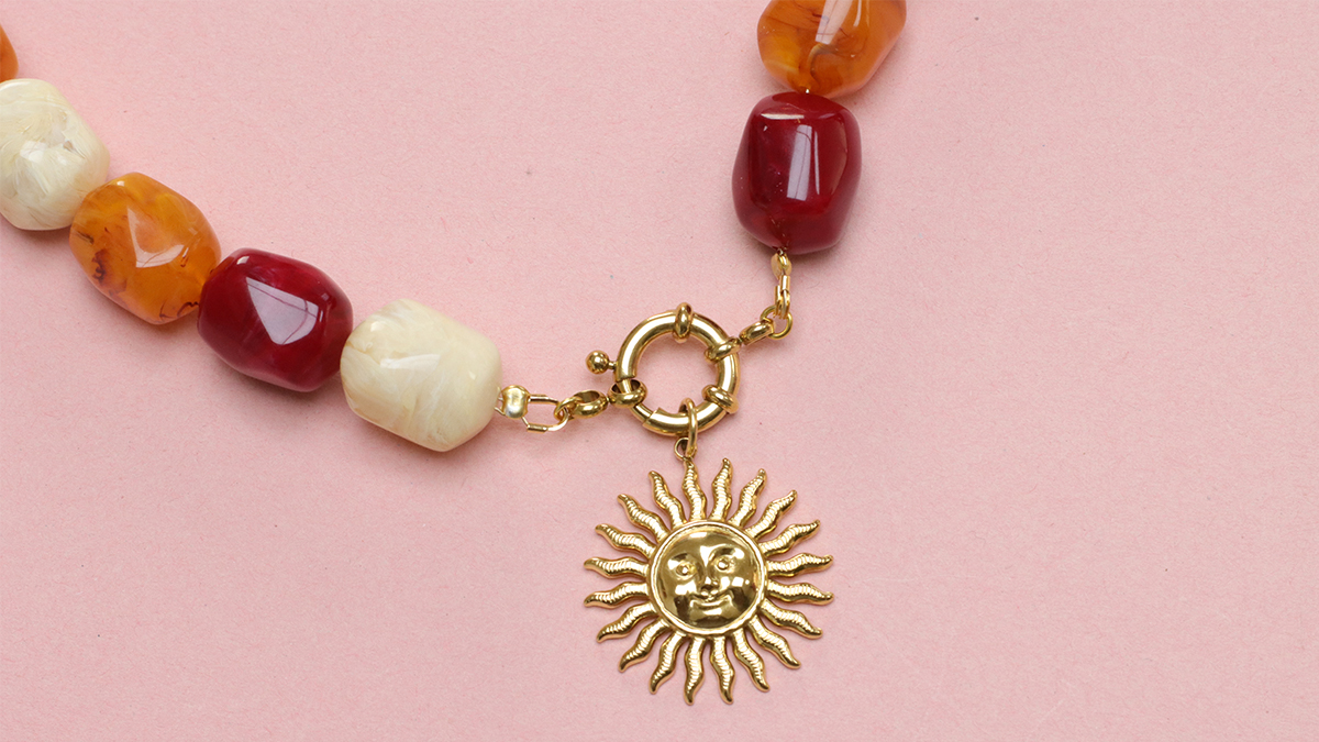 Collana di perle colorate XXL con pendente a forma di sole : Tappa 7