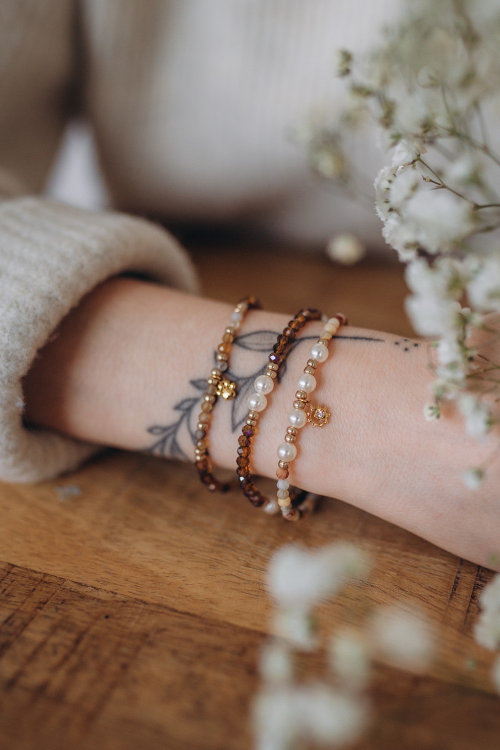 Bracciali marroni con pietre naturali e perle sfaccettate