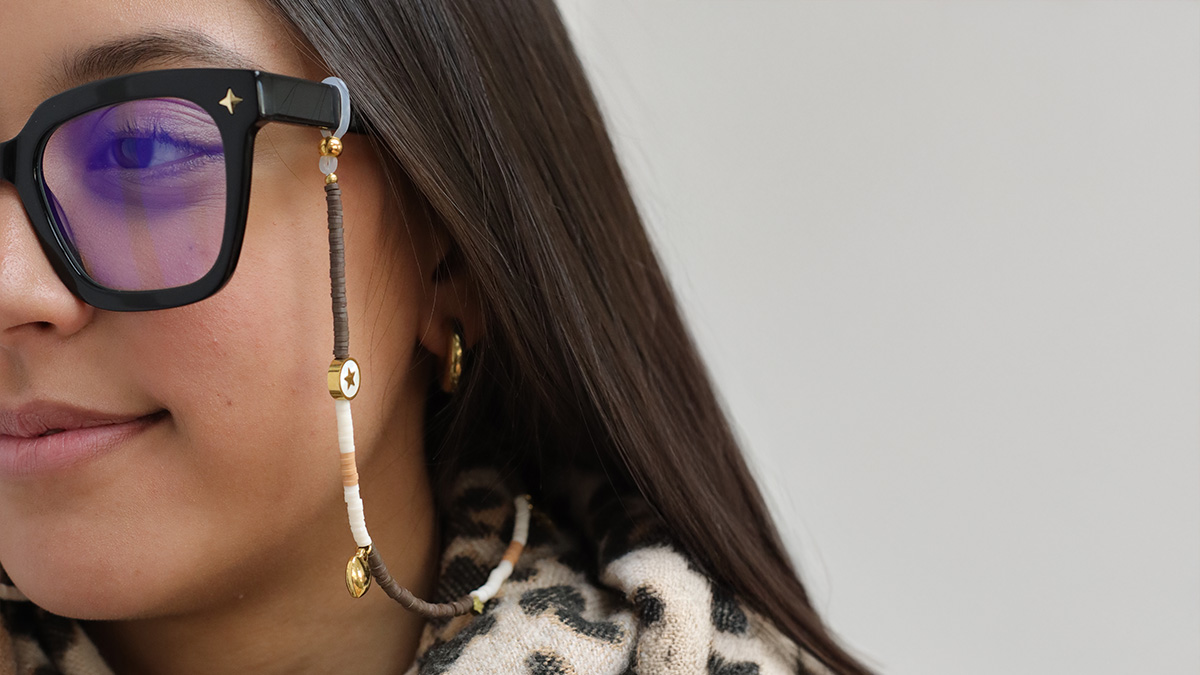 Cordoncino per occhiali con perline heishi di colore moka mousse