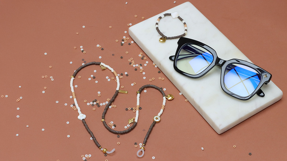 Schema Cordoncino per occhiali con perline heishi di colore moka mousse Schema Cordoncino per occhiali con perline heishi di colore moka mousse