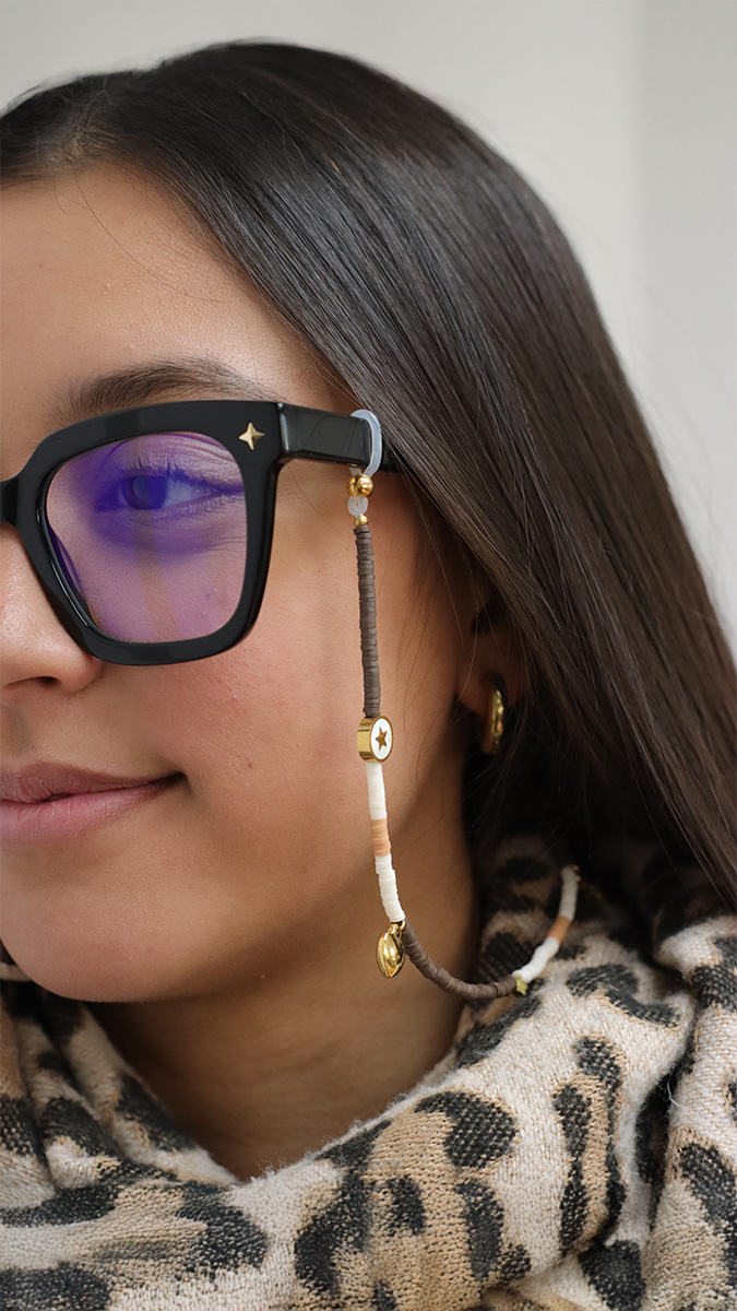 Cordoncino per occhiali con perline heishi di colore moka mousse