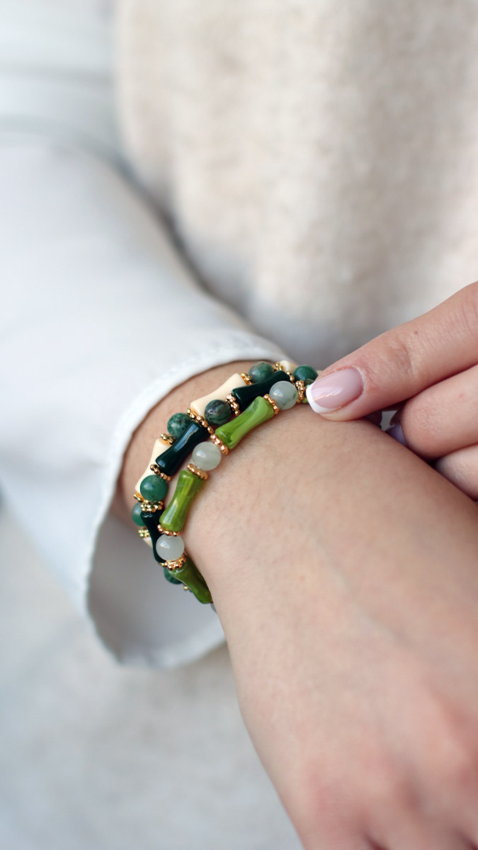 Braccialetti elastici con perline a tubo verdi