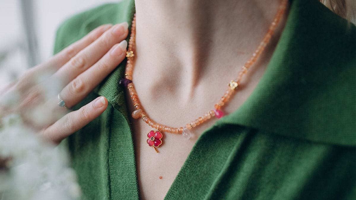 Collana colorata in pietra semipreziosa di Boemia