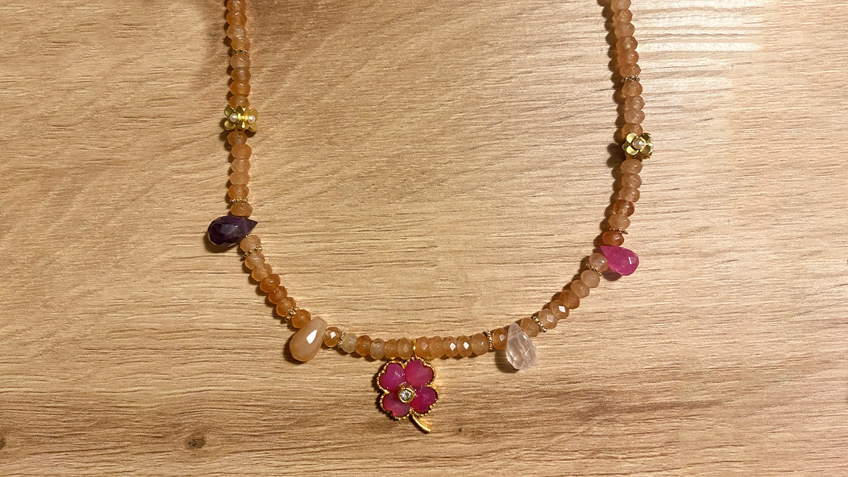Collana colorata in pietra semipreziosa di Boemia : Tappa 2