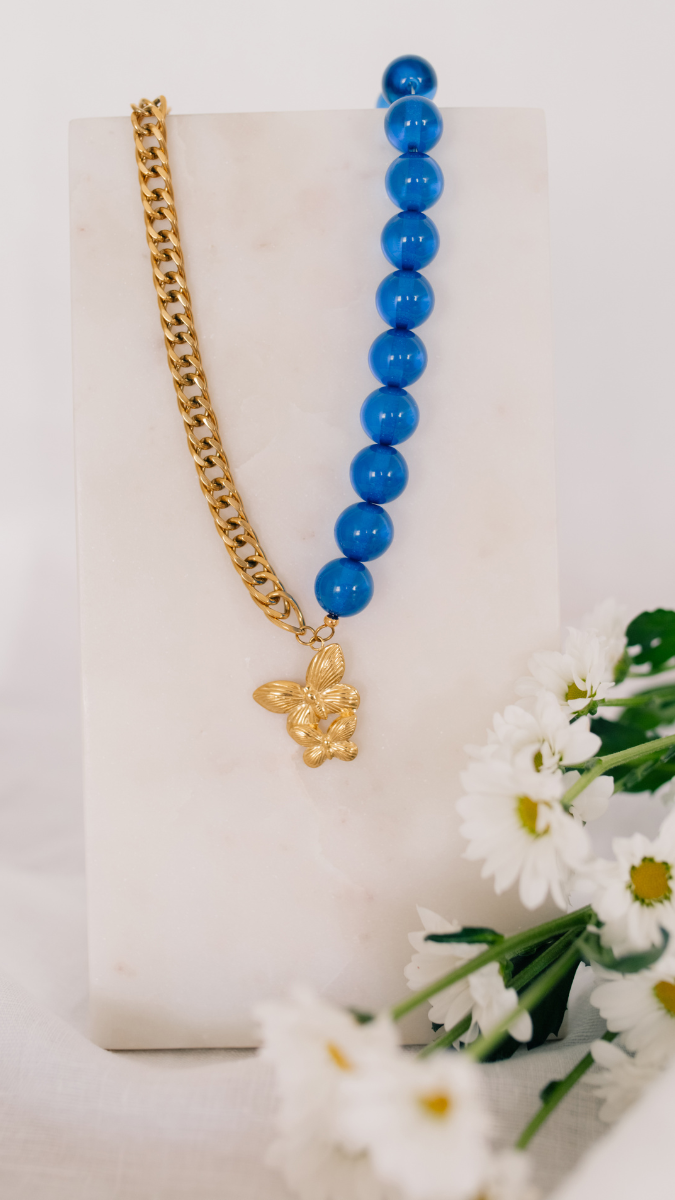 Schema Collana con grandi perle e pendente a forma di farfalla Schema Collana con grandi perle e pendente a forma di farfalla