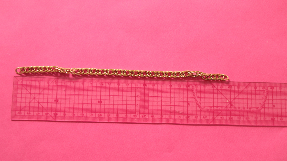 Collana con grandi perle e pendente a forma di farfalla : Tappa 1 Collana con grandi perle e pendente a forma di farfalla : Tappa 1