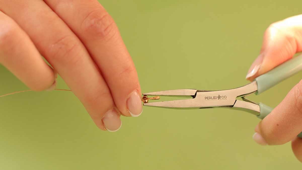 Collane rosa e verdi con pendente a forma di farfalla e perle di fiori : Tappa 2