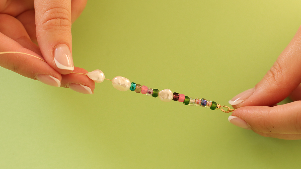 Collane rosa e verdi con pendente a forma di farfalla e perle di fiori : Tappa 4