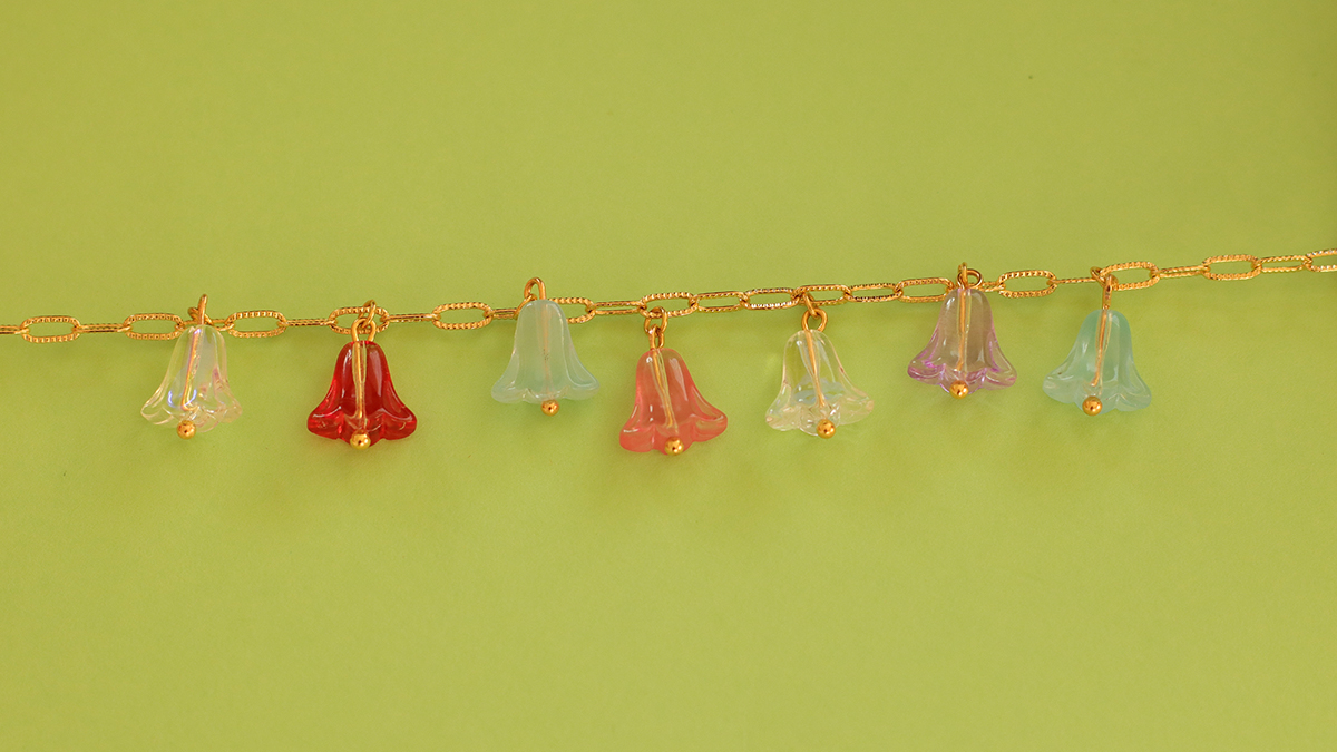 Collane rosa e verdi con pendente a forma di farfalla e perle di fiori : Tappa 11