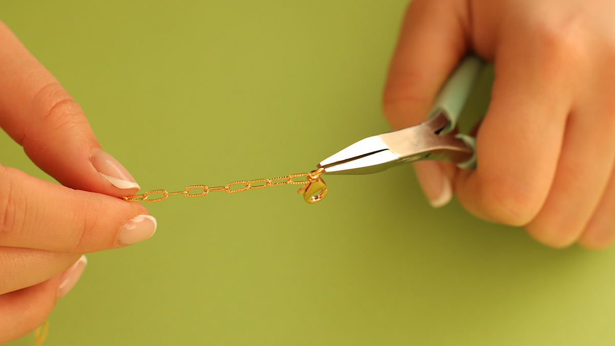 Collane rosa e verdi con pendente a forma di farfalla e perle di fiori : Tappa 12