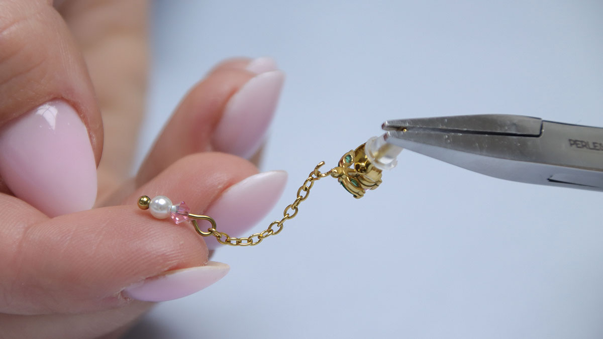 Orecchini con perle e fiori pendenti : Tappa 4