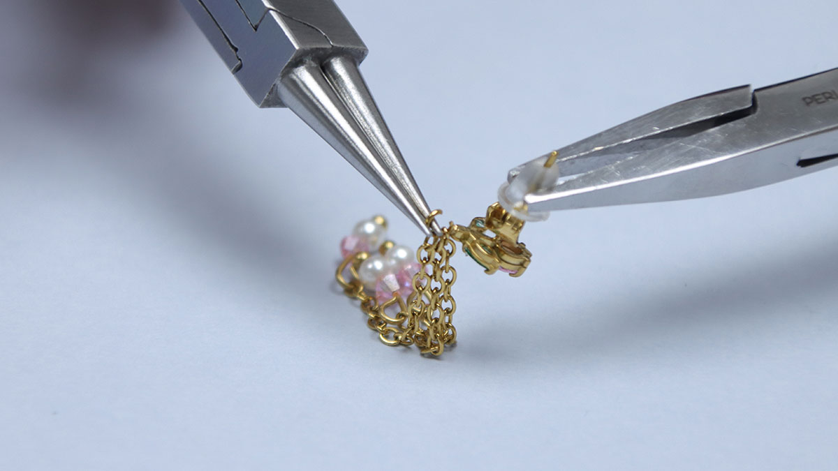 Orecchini con perle e fiori pendenti : Tappa 5