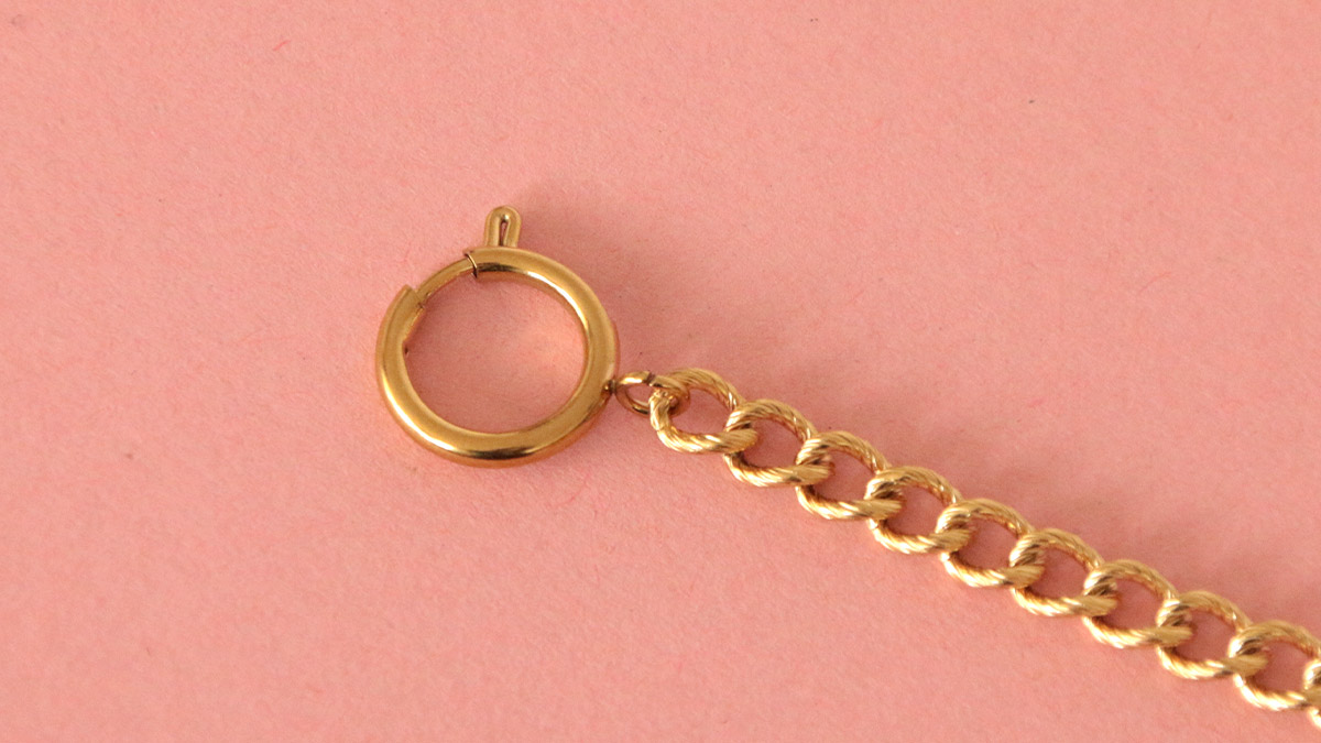 Collana con charms e chiusura a molla : Tappa 1 Collana con charms e chiusura a molla : Tappa 1