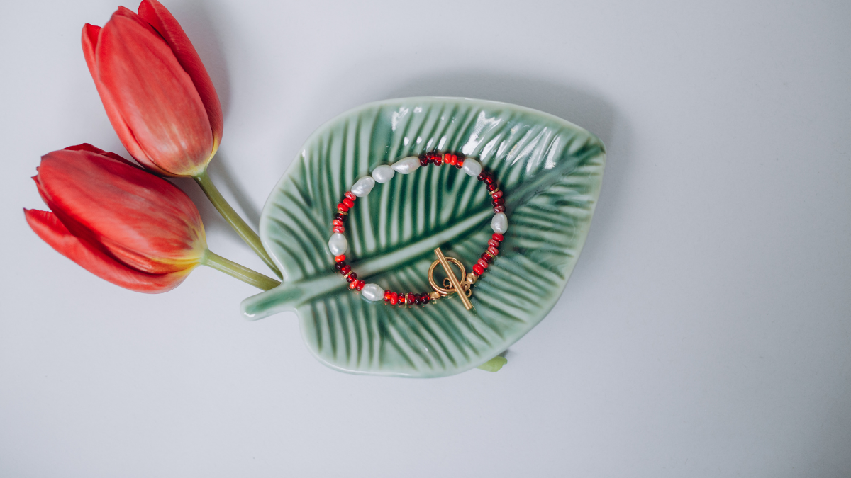 Schema Bracciale rosso con perline e perle d'acqua dolce Schema Bracciale rosso con perline e perle d'acqua dolce