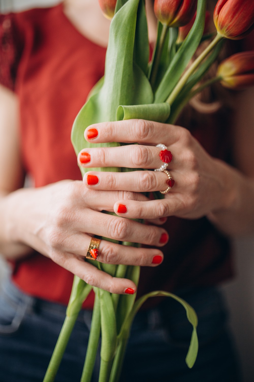 Schema Anelli impilabili fai da te con perline Miyuki e perle d'acqua dolce rosse e dorate
