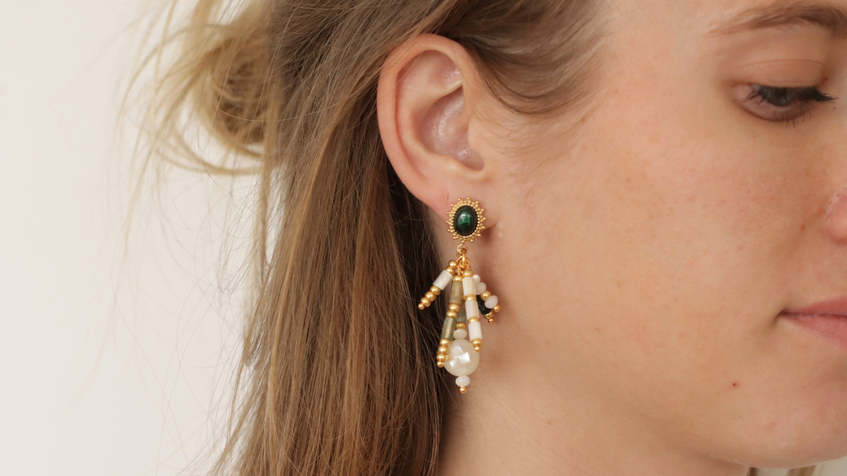 Schema Orecchini con frange in madreperla e pietre naturali