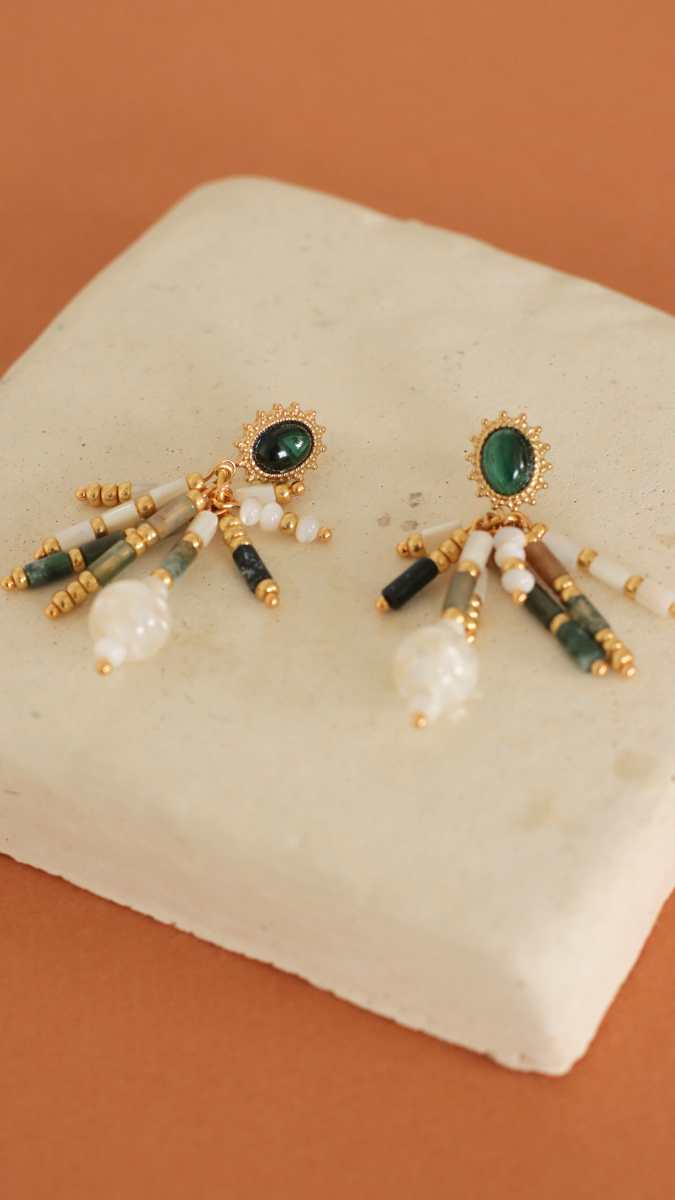 Schema Orecchini con frange in madreperla e pietre naturali