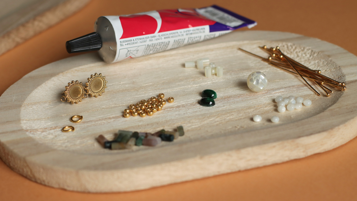 Orecchini con frange in madreperla e pietre naturali : Tappa 1