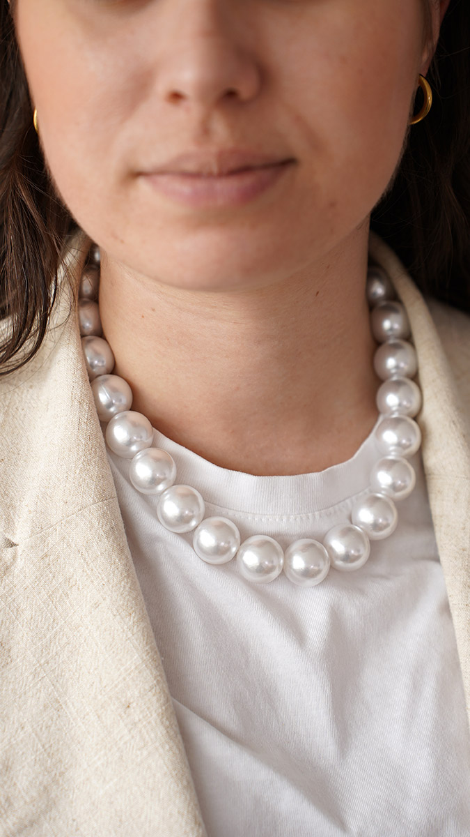 Collana elastica con grandi perle perlate