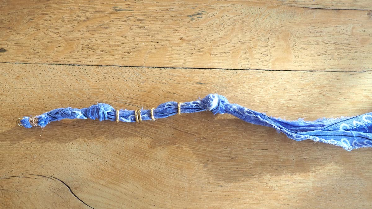 Tutorial braccialetto a bandana con ciondoli : Tappa 4