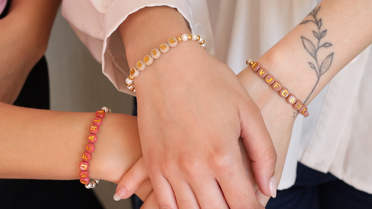 Schema Bracciali da sposa con perle perlate e perle di lettere Schema Bracciali da sposa con perle perlate e perle di lettere