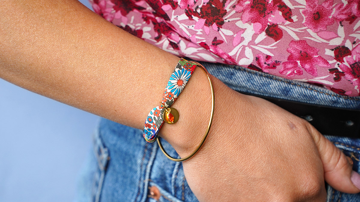 Schema Bracciale liberty senza chiusura con nodi scorrevoli