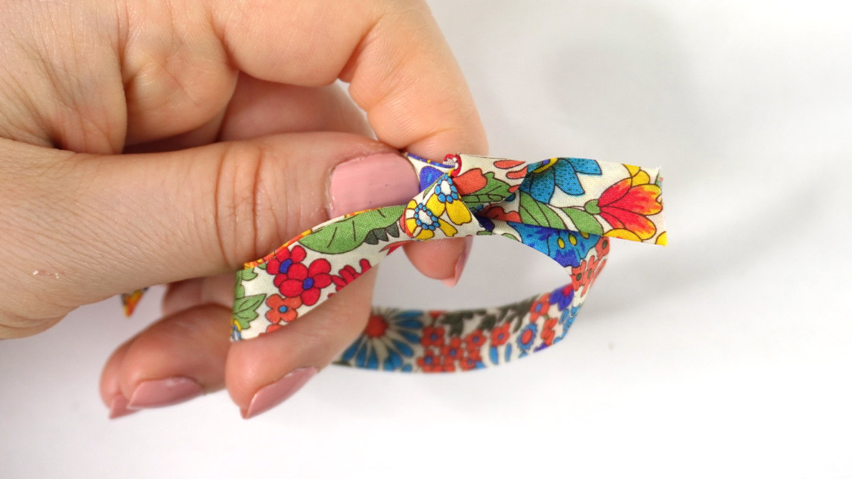 Bracciale liberty senza chiusura con nodi scorrevoli : Tappa 2
