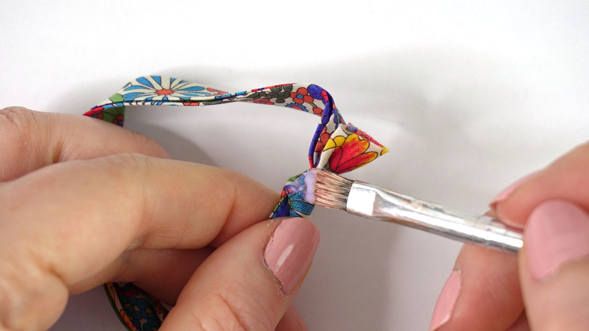 Bracciale liberty senza chiusura con nodi scorrevoli : Tappa 3