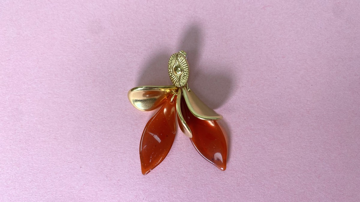 Orecchini pendenti a fiore in resina dorata e acciaio inossidabile : Tappa 9