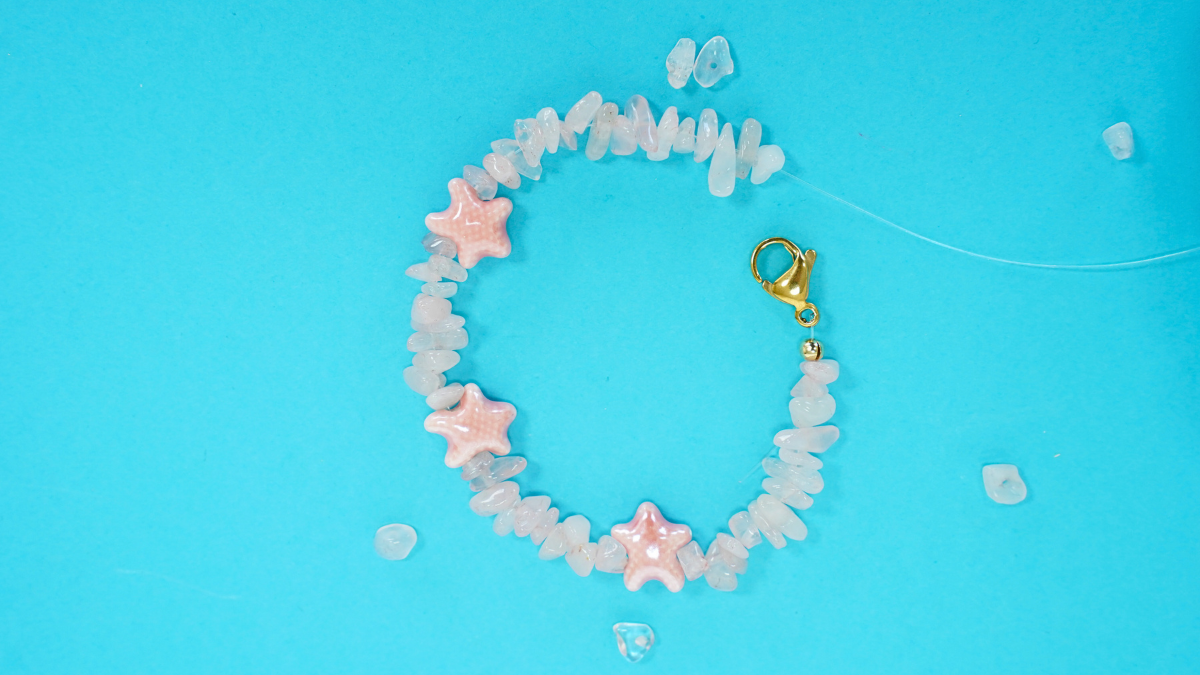 Bracciale marino rosa fai da te con perle di quarzo rosa : Tappa 4