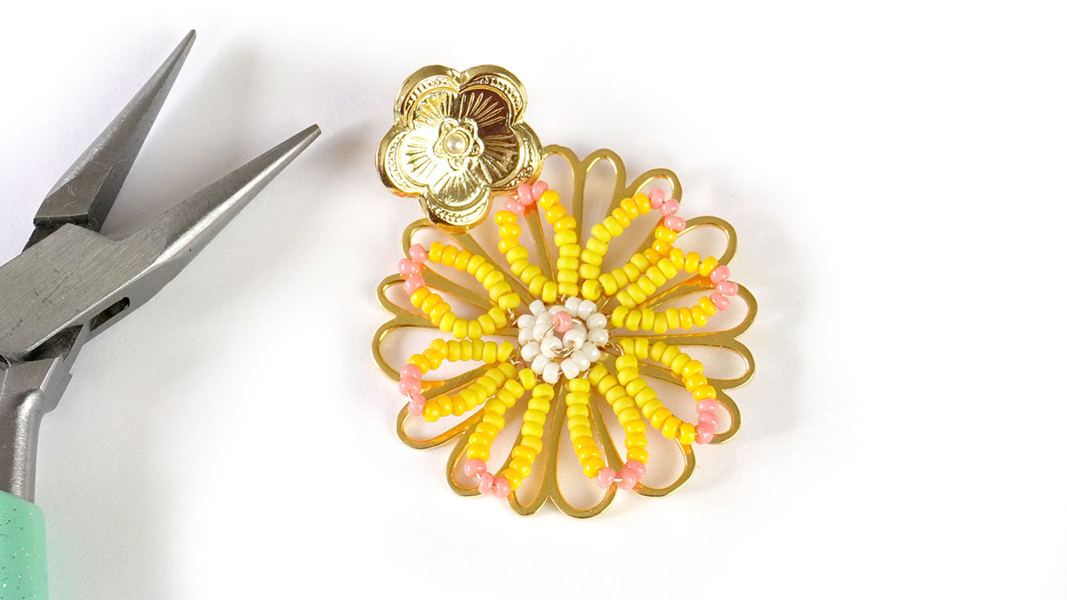 Orecchini a fiore con perle Rocailles : Tappa 8