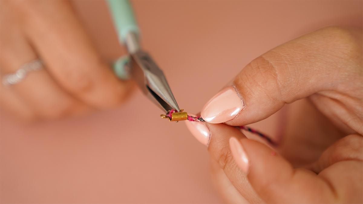 Cordoncino alla caviglia con Ciondoli da cowgirl e bracciale di perle d'acqua dolce : Tappa 1 Cordoncino alla caviglia con Ciondoli da cowgirl e bracciale di perle d'acqua dolce : Tappa 1