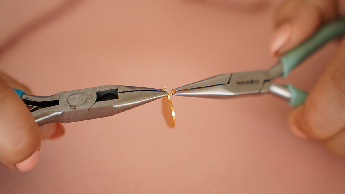 Cordoncino alla caviglia con Ciondoli da cowgirl e bracciale di perle d'acqua dolce : Tappa 3 Cordoncino alla caviglia con Ciondoli da cowgirl e bracciale di perle d'acqua dolce : Tappa 3