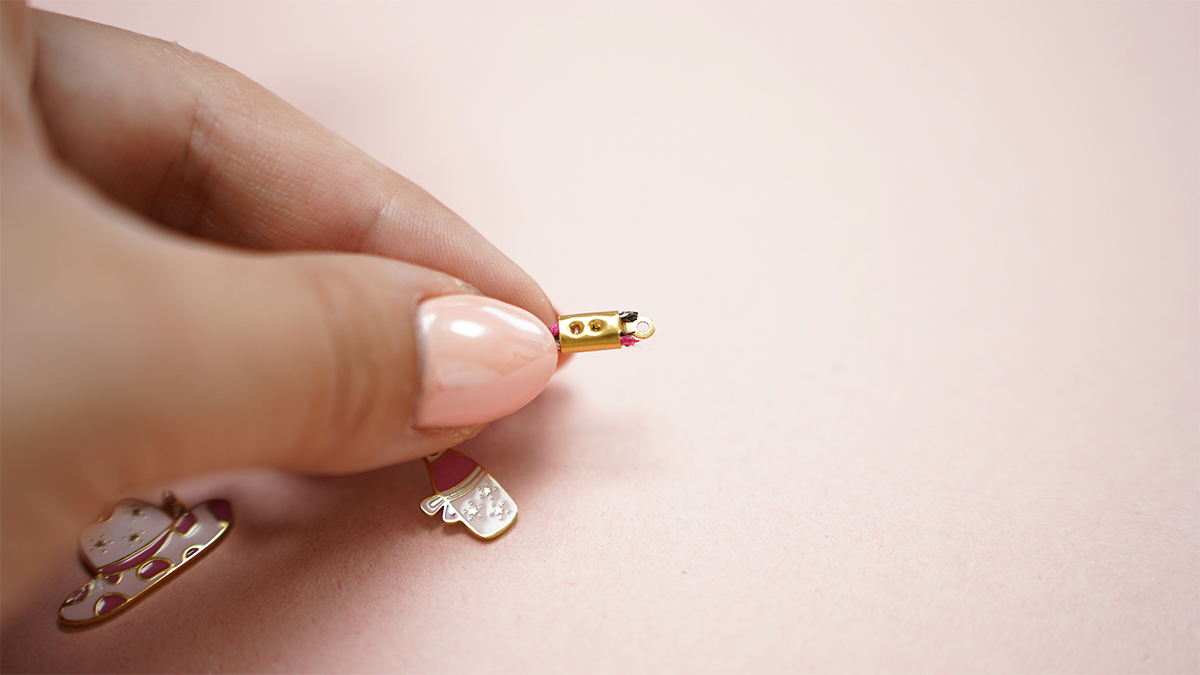 Cordoncino alla caviglia con Ciondoli da cowgirl e bracciale di perle d'acqua dolce : Tappa 5 Cordoncino alla caviglia con Ciondoli da cowgirl e bracciale di perle d'acqua dolce : Tappa 5