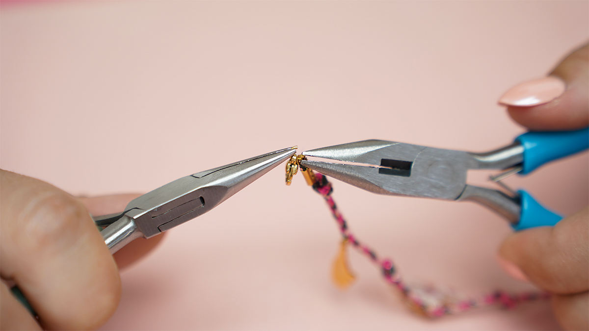 Cordoncino alla caviglia con Ciondoli da cowgirl e bracciale di perle d'acqua dolce : Tappa 6 Cordoncino alla caviglia con Ciondoli da cowgirl e bracciale di perle d'acqua dolce : Tappa 6