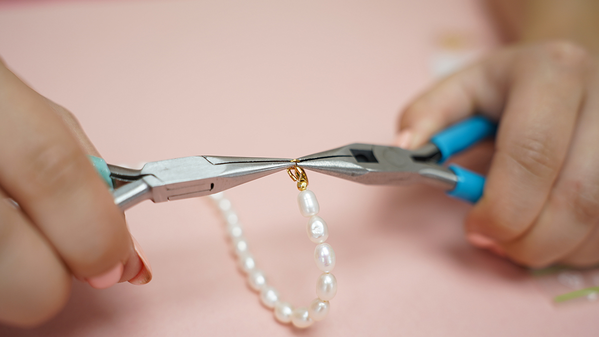 Cordoncino alla caviglia con Ciondoli da cowgirl e bracciale di perle d'acqua dolce : Tappa 8 Cordoncino alla caviglia con Ciondoli da cowgirl e bracciale di perle d'acqua dolce : Tappa 8