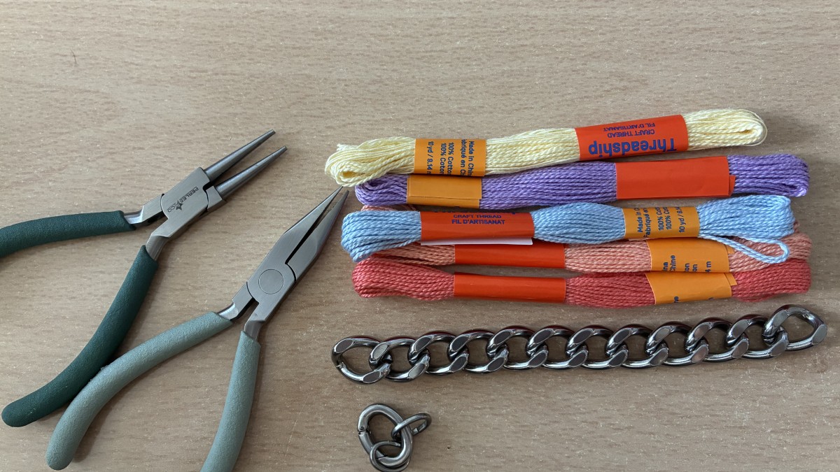 Bracciale in acciaio inossidabile e filo di cotone pastello intrecciato : Tappa 1 Bracciale in acciaio inossidabile e filo di cotone pastello intrecciato : Tappa 1