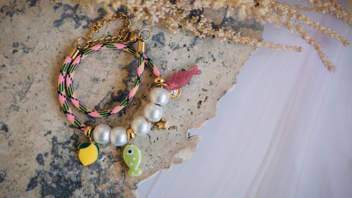 Schema Bracciale in paracord con ciondoli in acciaio inossidabile