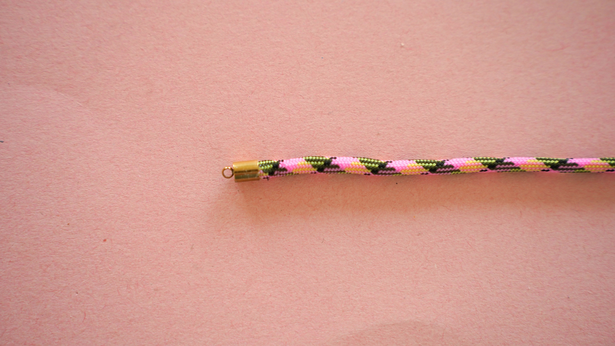 Bracciale in paracord con ciondoli in acciaio inossidabile : Tappa 1