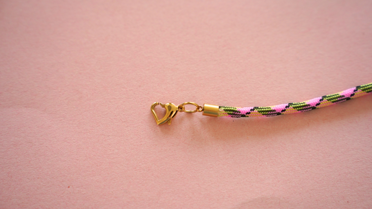 Bracciale in paracord con ciondoli in acciaio inossidabile : Tappa 2