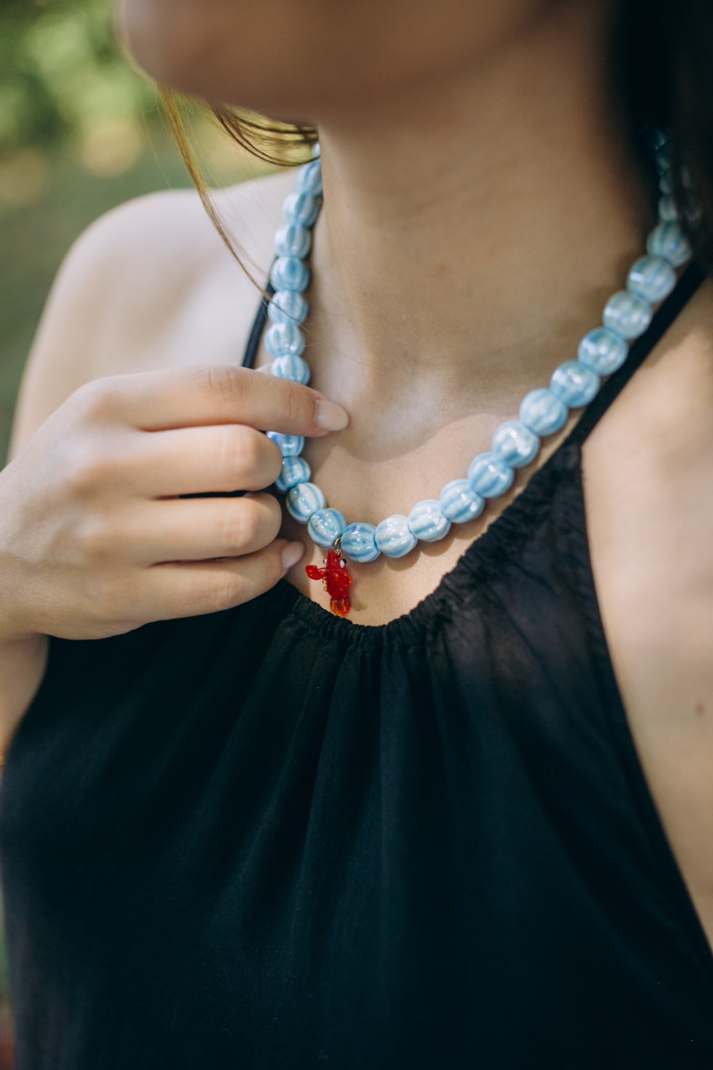 Schema Collana di perle in ceramica con pendente in vetro