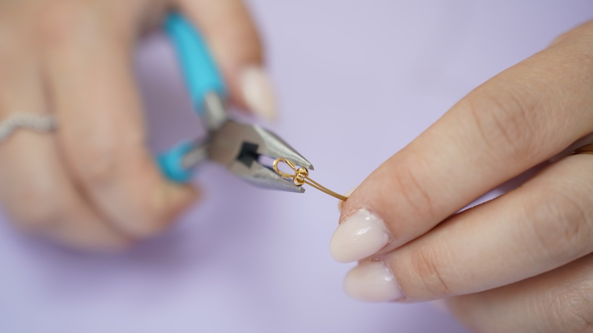 Collana di perle in ceramica con pendente in vetro : Tappa 2