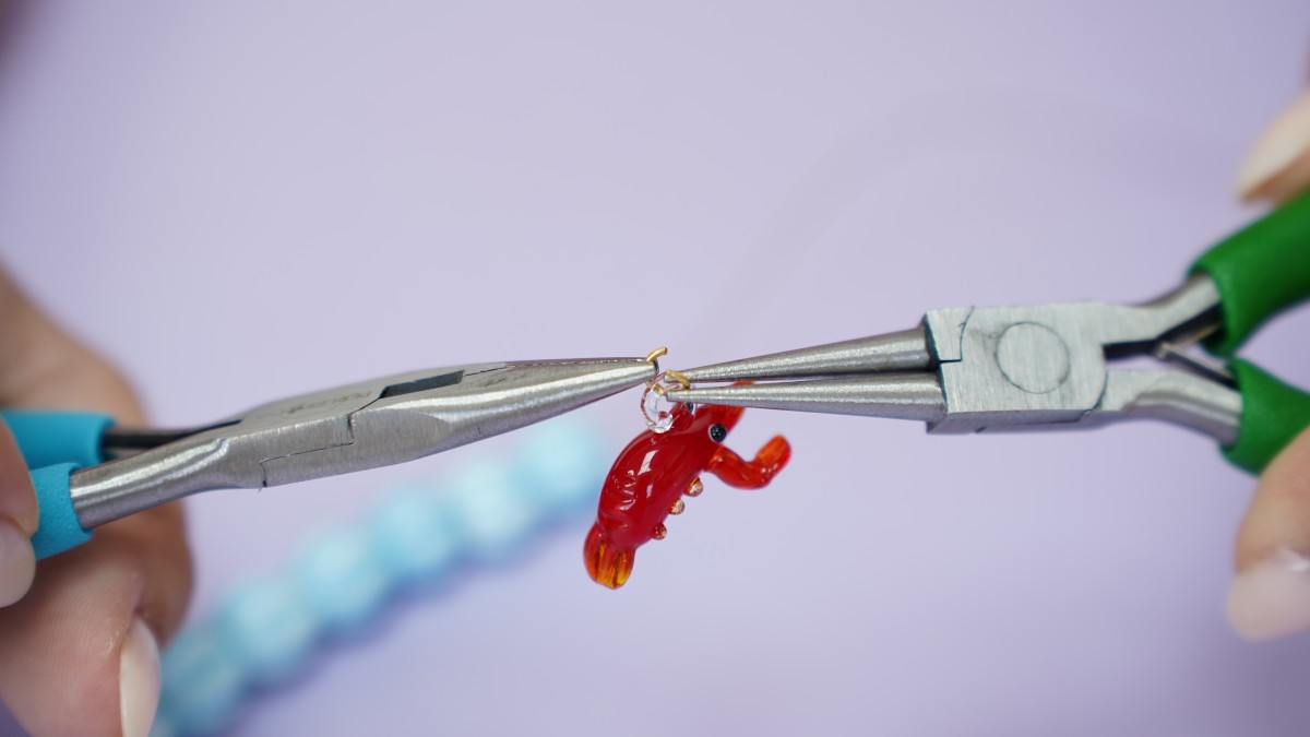 Collana di perle in ceramica con pendente in vetro : Tappa 4