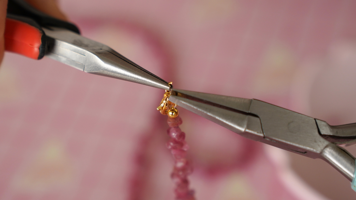 Collane impilabili fai da te con pietre semipreziose, perle Miyuki e cordoncino : Tappa 3 Collane impilabili fai da te con pietre semipreziose, perle Miyuki e cordoncino : Tappa 3