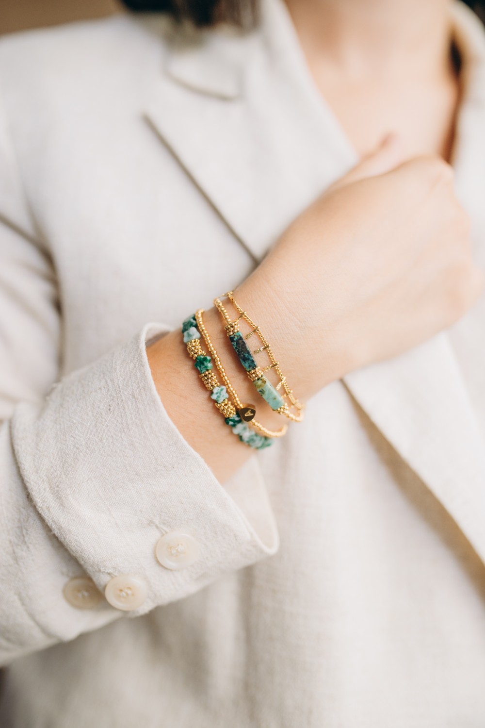 Set di bracciali verdi e dorati in pietre naturali