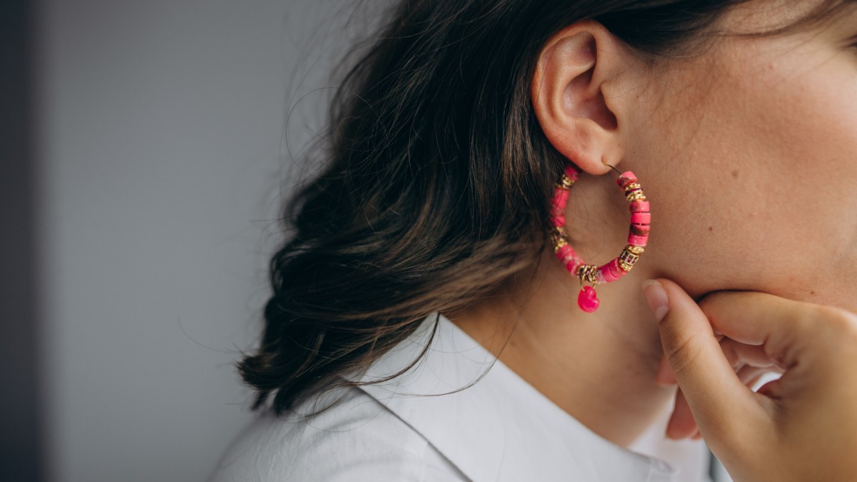 Créoles perlées en Régalite teinté rose Créoles perlées en Régalite teinté rose
