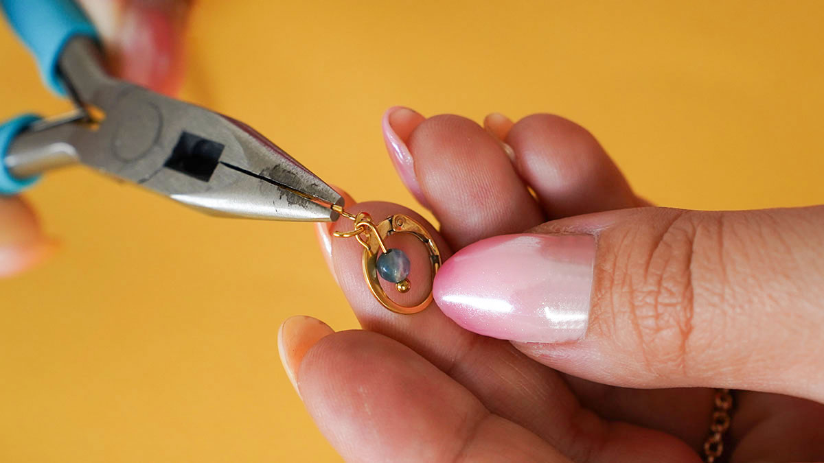 Orecchini creoli con perle di agata dalle tonalità autunnali : Tappa 3