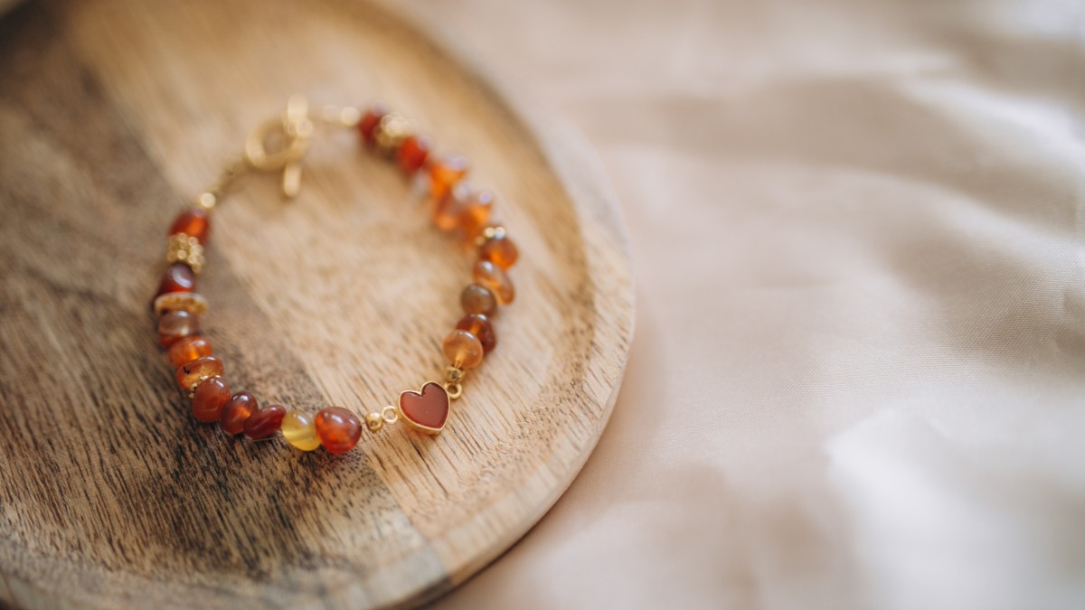 Bracelet en pierre naturelle Cornaline avec un cœur Bracelet en pierre naturelle Cornaline avec un cœur