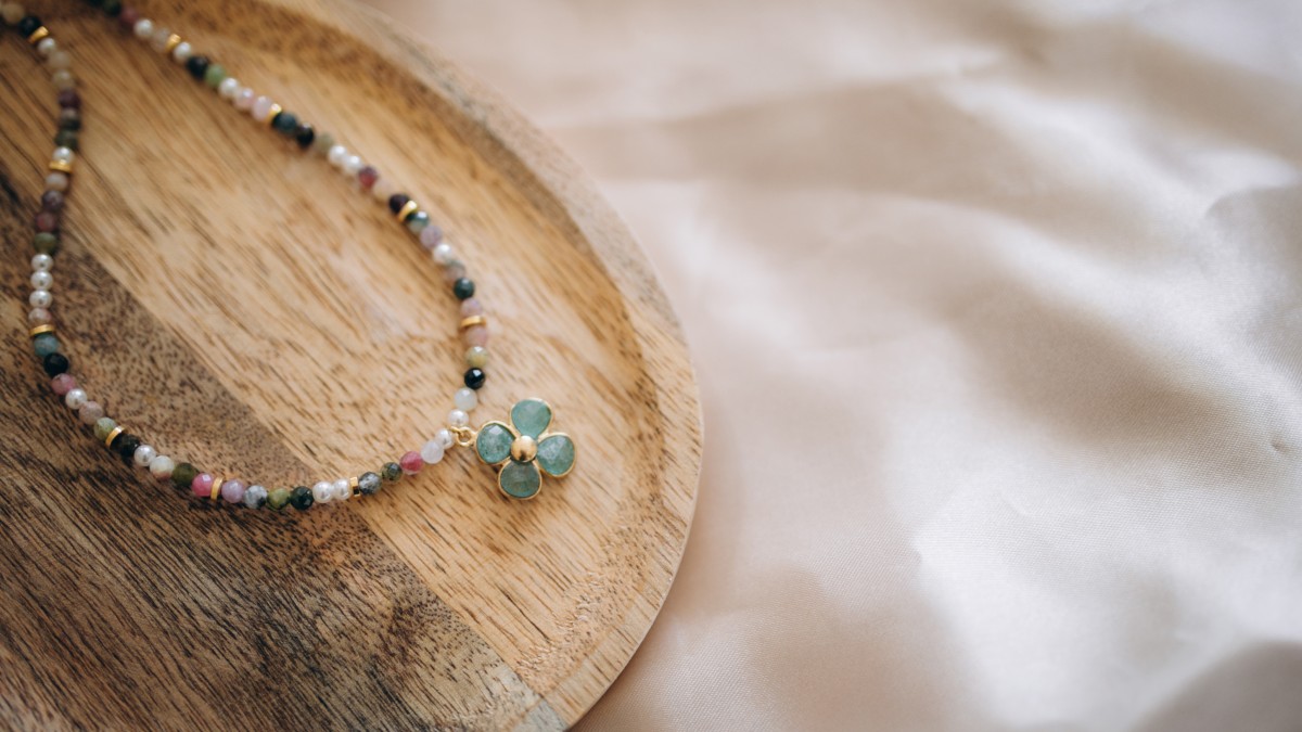 Schema Collana di perle di tormalina con ciondolo a fiore di avventurina