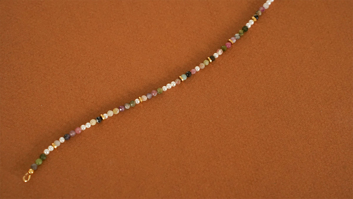 Collana di perle di tormalina con ciondolo a fiore di avventurina : Tappa 3